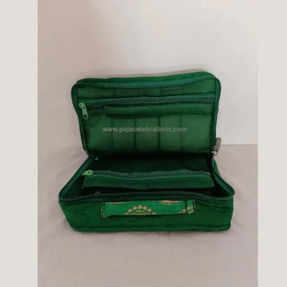 Zip-closure-detail-on-designer-jewels-pouch