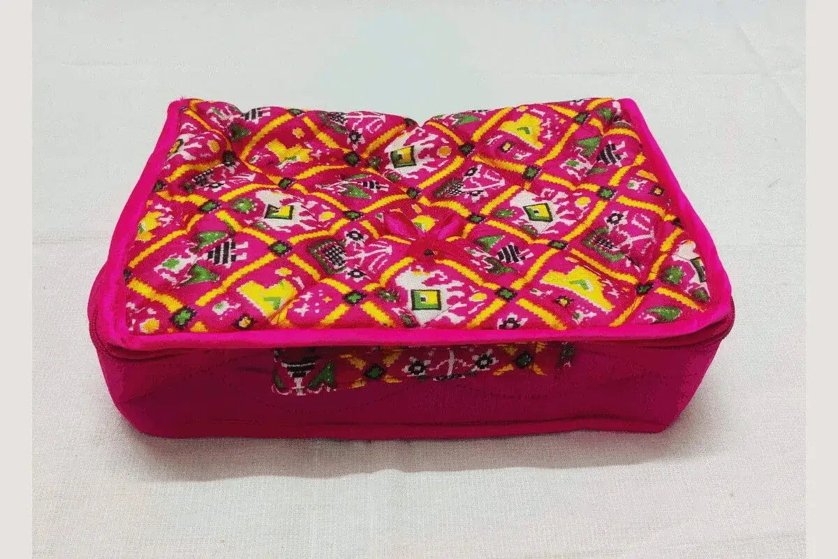 Intricate-floral-pattern-on-designer-jewelry-pouch