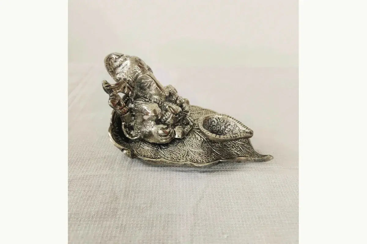Traditional Paan shape Ganesha oil lamp for pooja