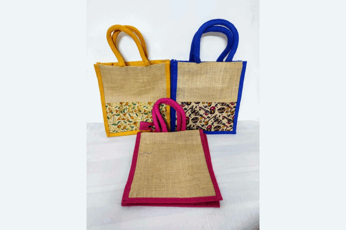 Premium Jute Bag featuring Ethnic Kalamkari Patterns for Gifting