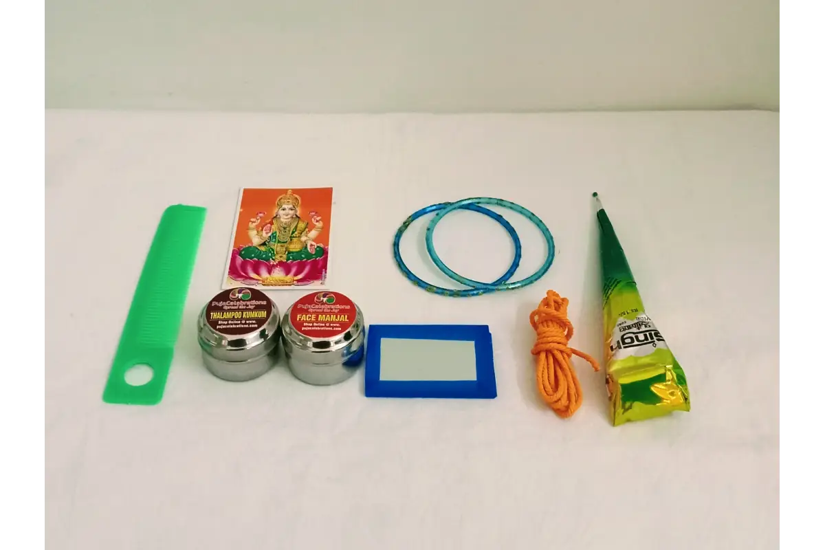 Compact and elegant Thamboolam Sumangali favor box - Puja Celebrations